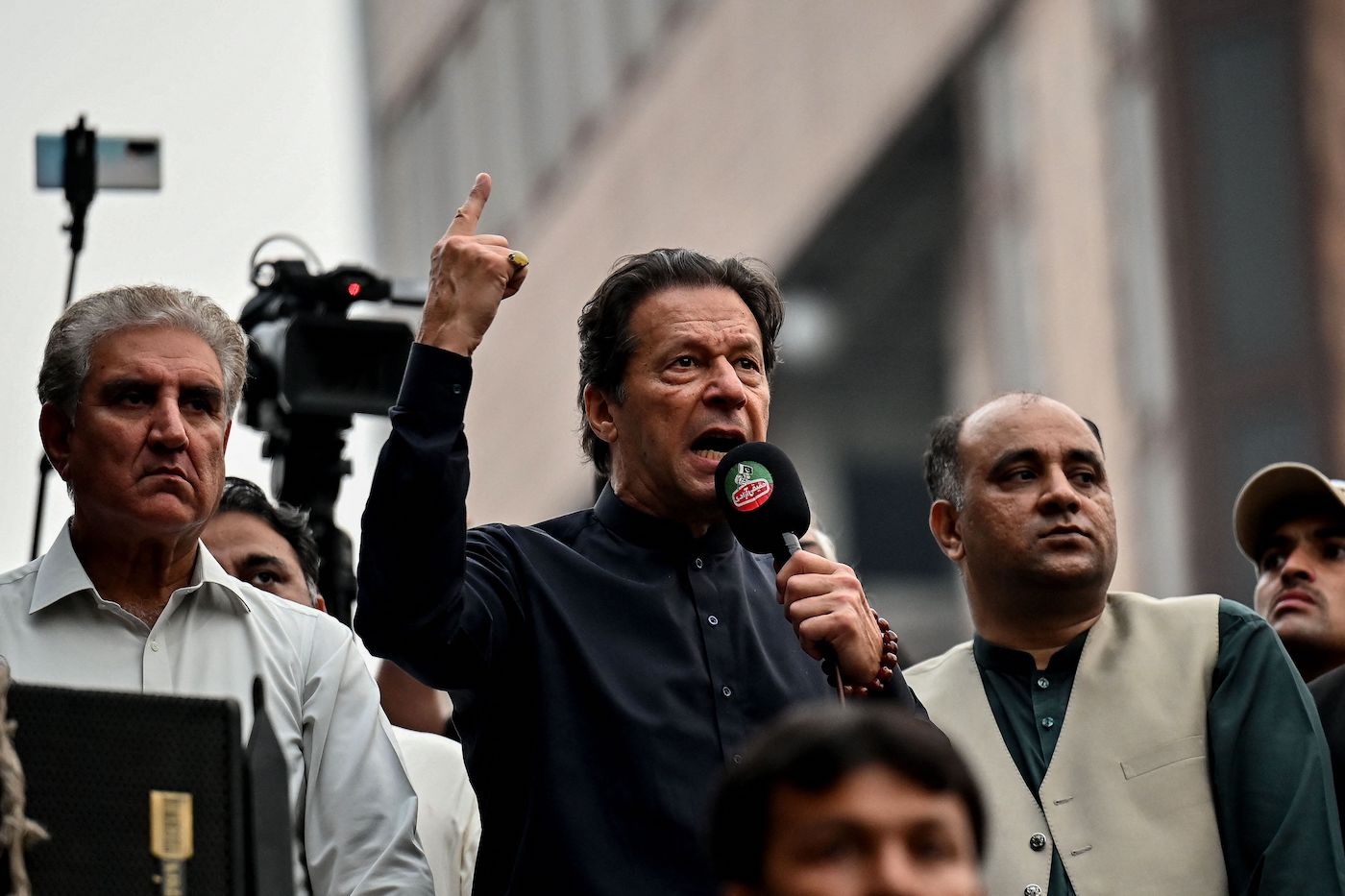 Akram on Imran: 'There can be no compromise on his health'