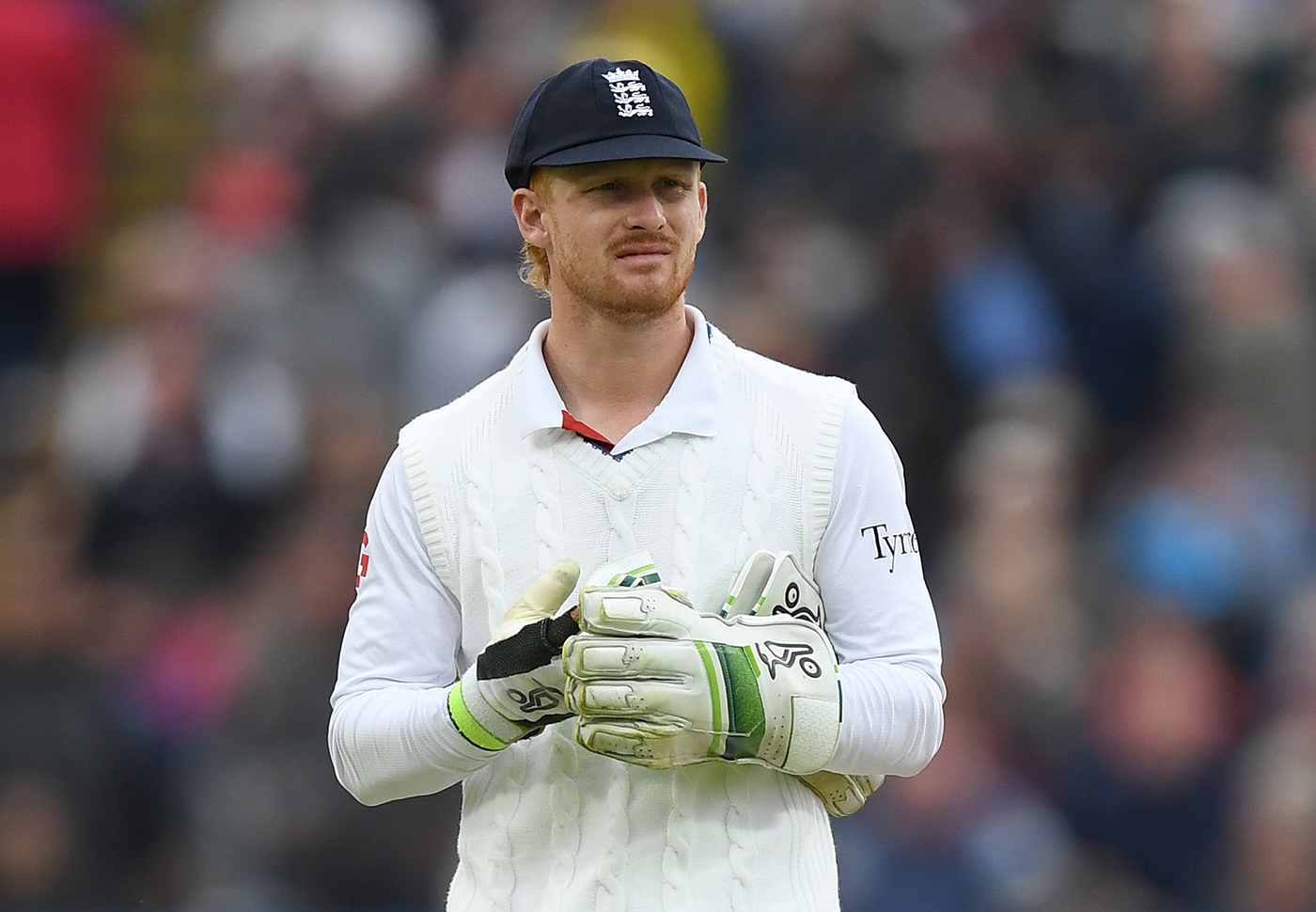 Cox to keep wicket in second innings after Smith injures finger